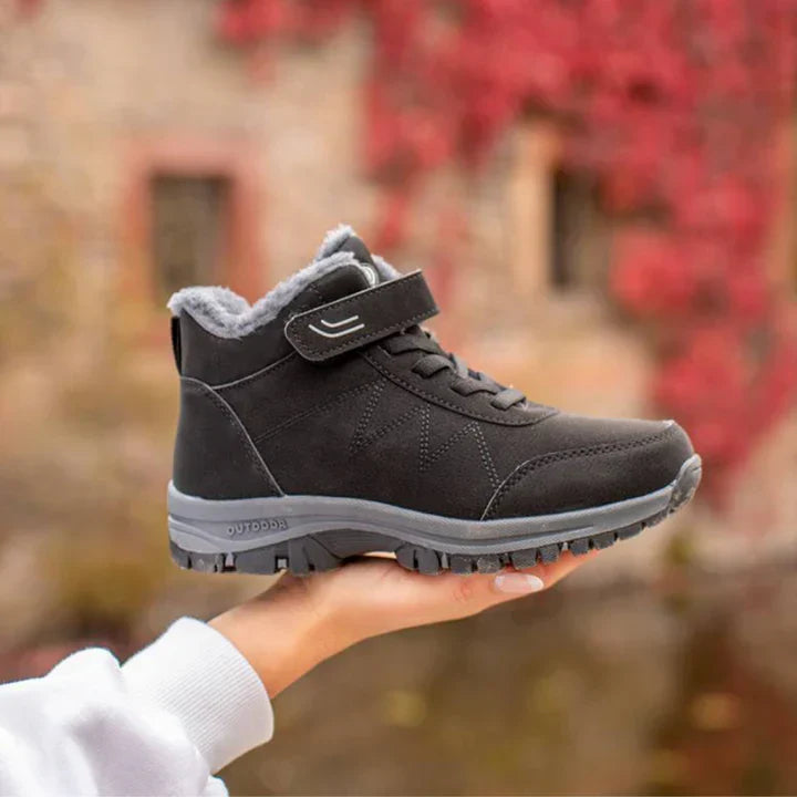 Warme, ergonomische Damen Winterstiefel für Komfort & Stabilität an kalten Tagen.