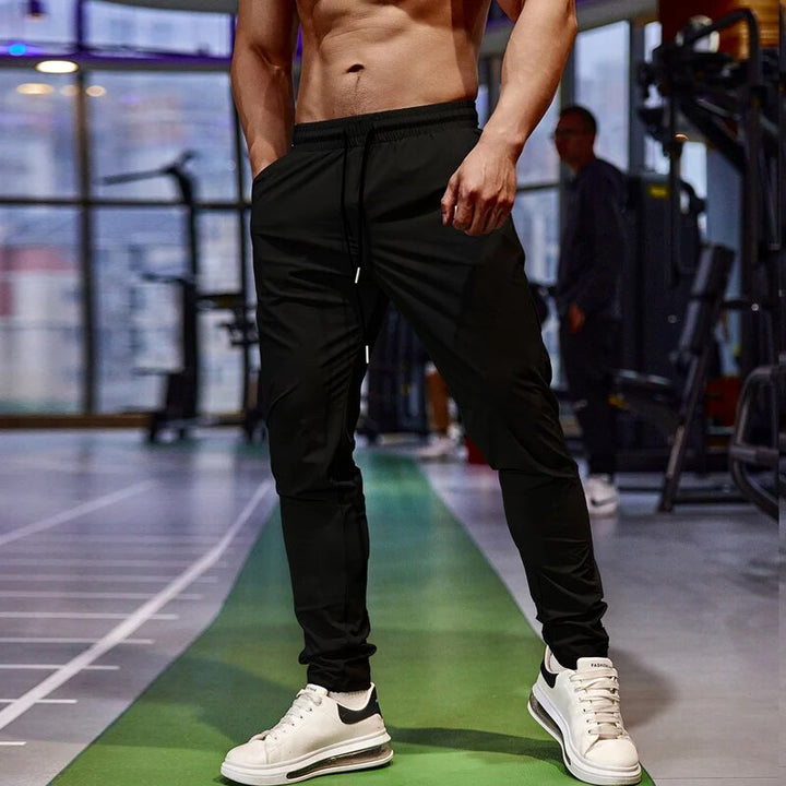 Leichte Herren Sporthose Regular Fit, perfekt für Frühling & Sommer, mit atmungsaktivem Material.