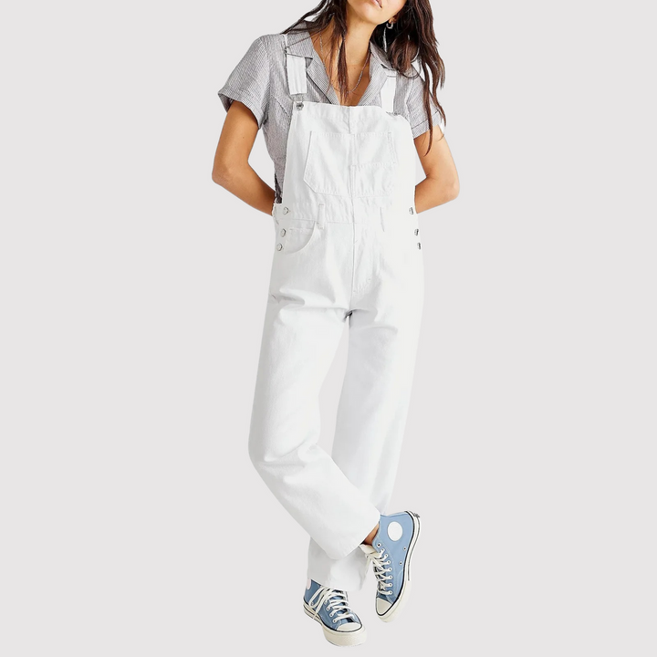 Modische Damen Jeans Latzhose mit weitem Bein. Vielseitiger Denim Overall im Relaxed Fit für Freizeit & Casual-Looks.