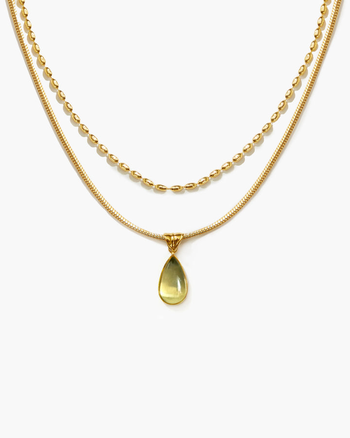 Robuste goldene Damenkette mit Tropfen-Anhänger, wasserfest und langlebiger Edelstahlschmuck.