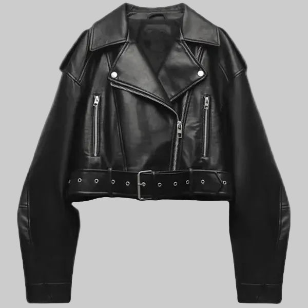 Stylische kurze Damen Bikerjacke mit asymmetrischem Reißverschluss für urbanen Look.