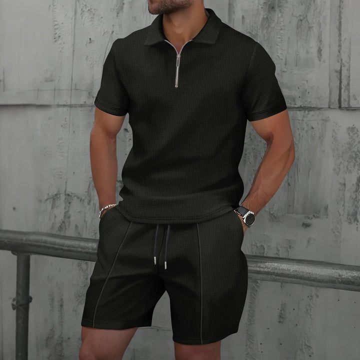 Modischer Herren Sommer Zweiteiler: Komfortables Kurzarmshirt & Shorts mit Strukturmuster, ideal für Freizeit.