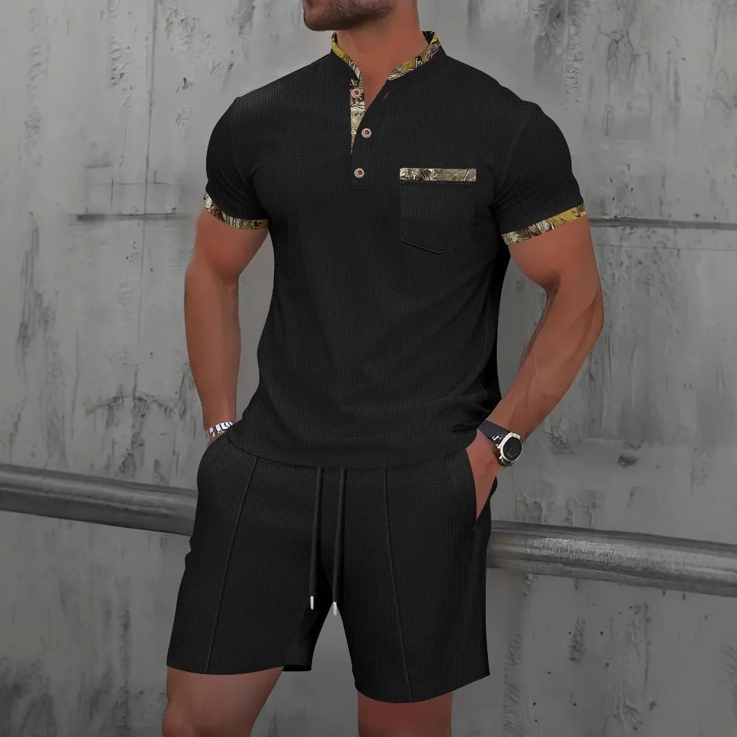 Bequemer Herren Zweiteiler im Sommer-Look: Kurzarmshirt & Shorts mit elegantem Strukturmuster.