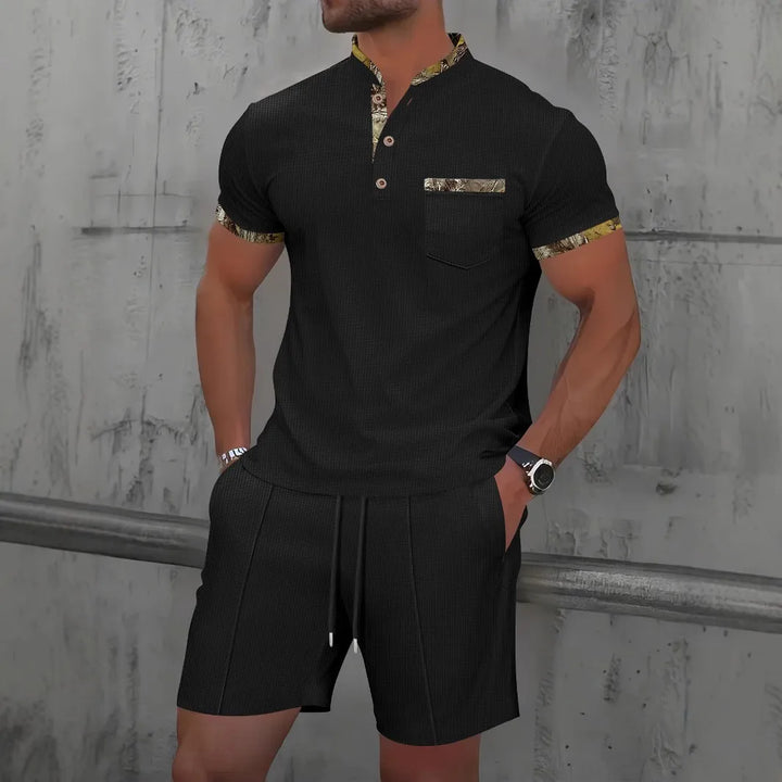 Bequemer Herren Zweiteiler im Sommer-Look: Kurzarmshirt & Shorts mit elegantem Strukturmuster.