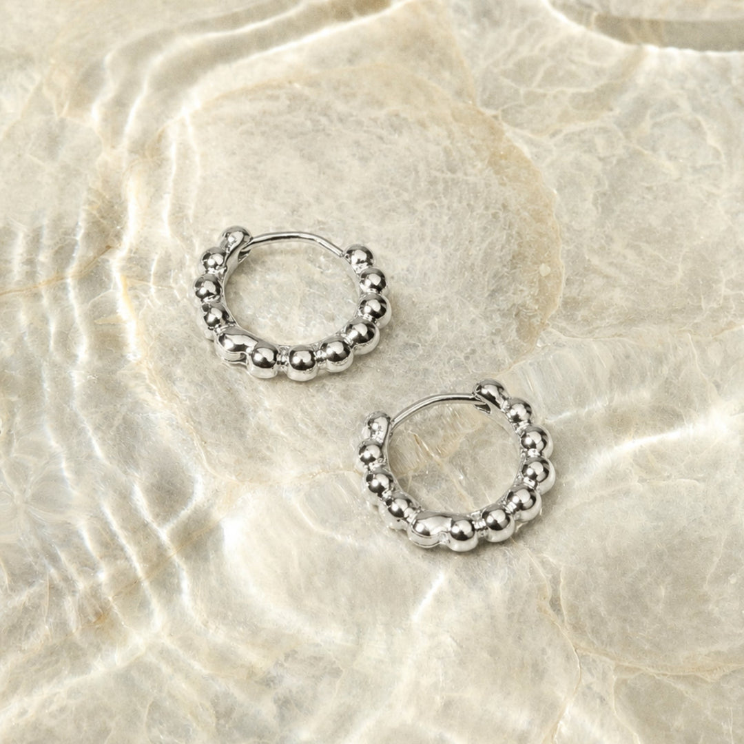 Edle goldene Perlen-Creolen, wasserdicht und hypoallergen, langlebiger Damenschmuck.