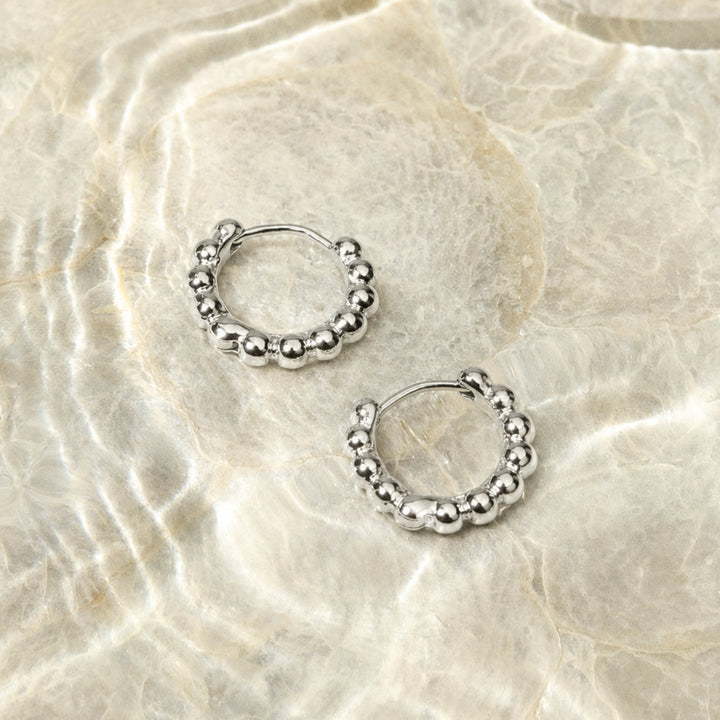 Edle goldene Perlen-Creolen, wasserdicht und hypoallergen, langlebiger Damenschmuck.