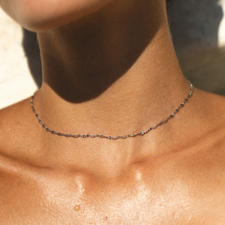 Vielseitige Choker Halskette für Damen in Gold & Silber, hypoallergen, wasserfest & langlebig.