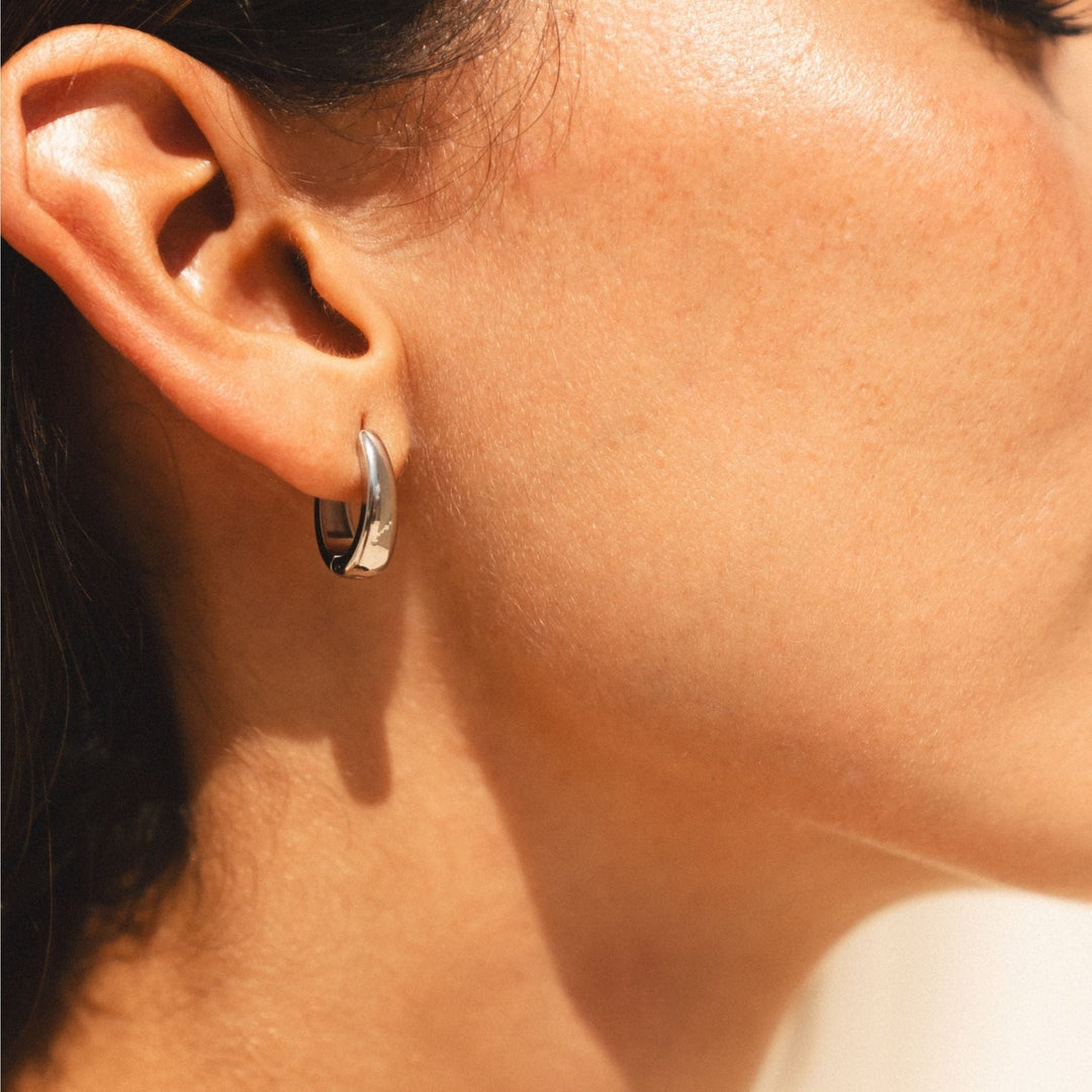 Vielseitige Damen Tropfenohrringe: wasserfest, hypoallergen & zeitlos elegant. Perfekter Edelstahlschmuck.