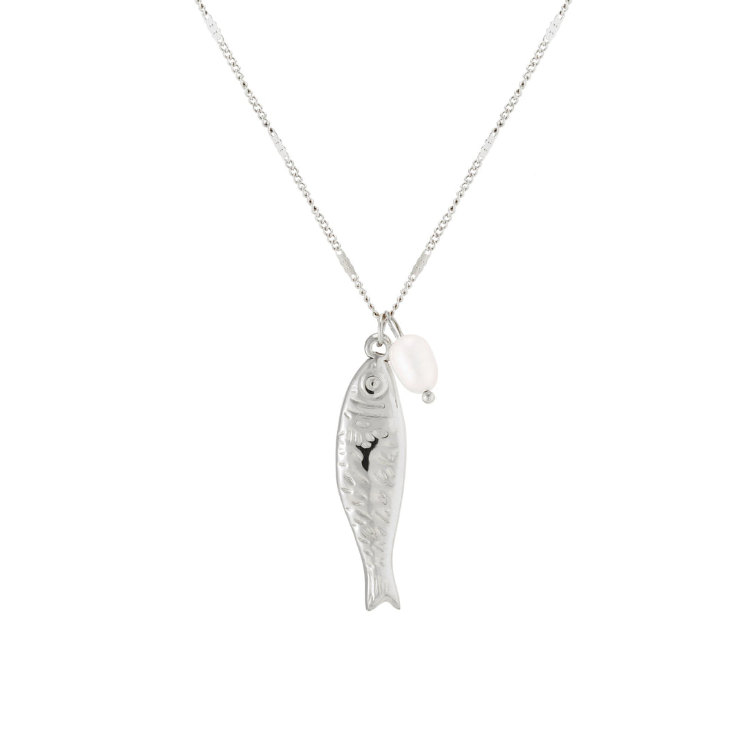 Schicke Damenhalskette mit glänzendem Fisch-Anhänger und eleganter Süßwasserperle, PVD-Beschichtung.