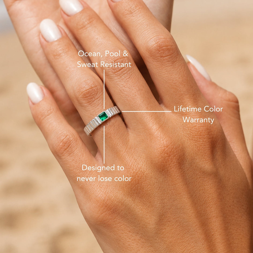 Moderner grüner Zirkonia Statement Ring für Damen, chunky Design. Wasserfester Edelstahlschmuck für jeden Anlass.