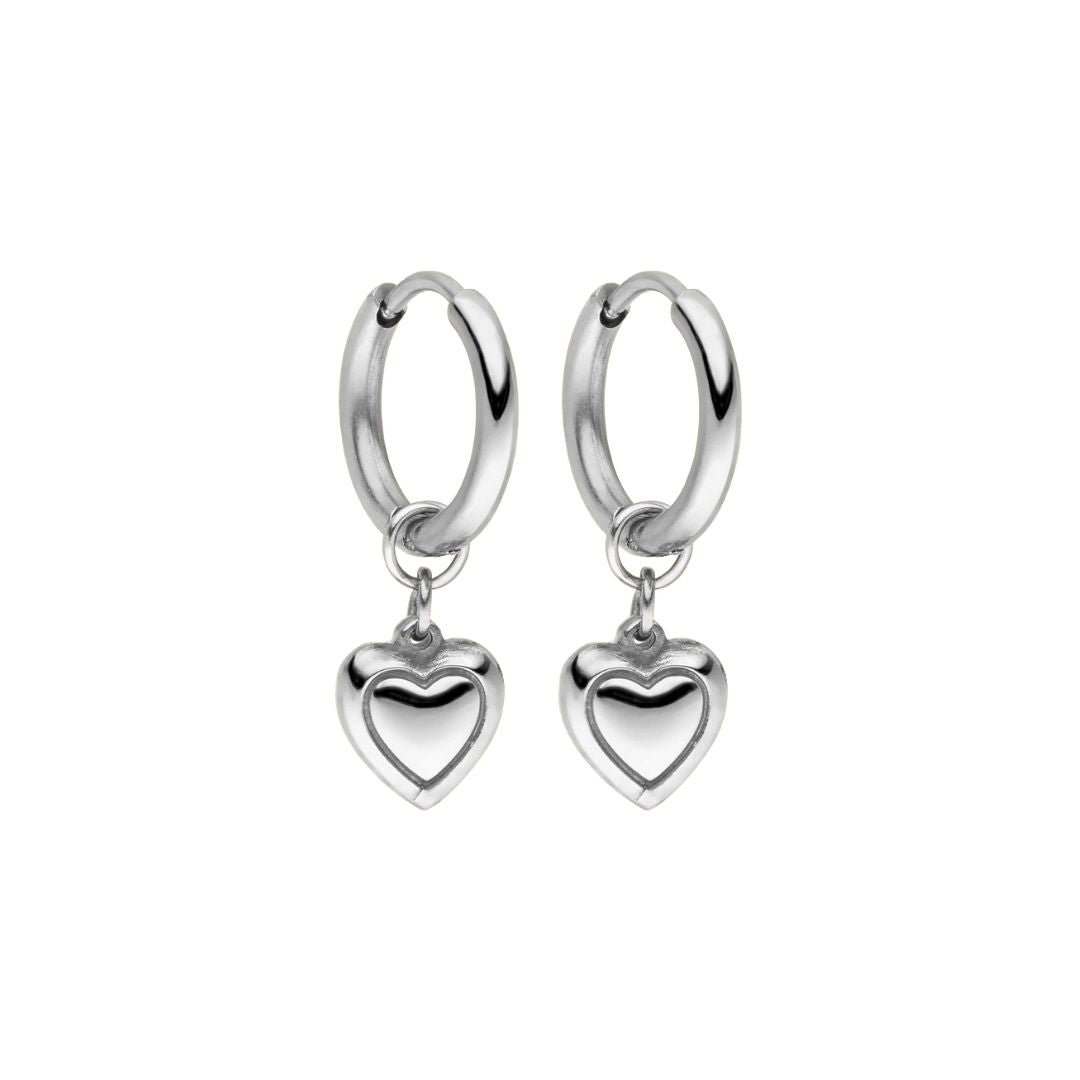 Geschenkidee: Wasserfeste Herz Creolen für Damen aus hypoallergenem Edelstahl. Robuster & stilvoller Ohrschmuck.