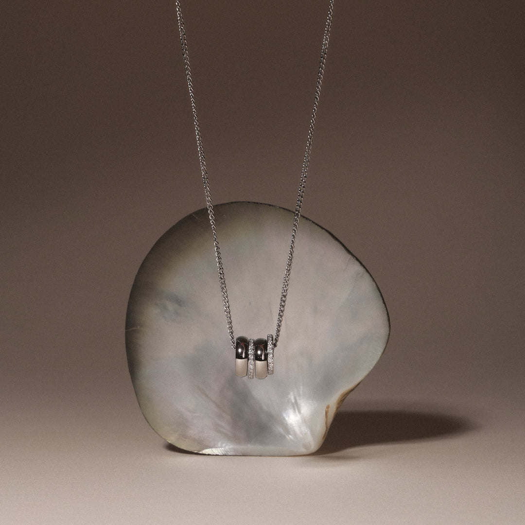Hochwertige Damen Halskette mit Zirkon-Anhängern, wasserfester und nickelfreier Edelstahl Schmuck.