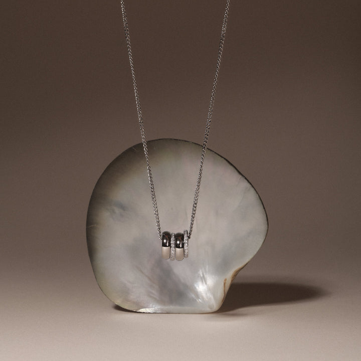 Hochwertige Damen Halskette mit Zirkon-Anhängern, wasserfester und nickelfreier Edelstahl Schmuck.