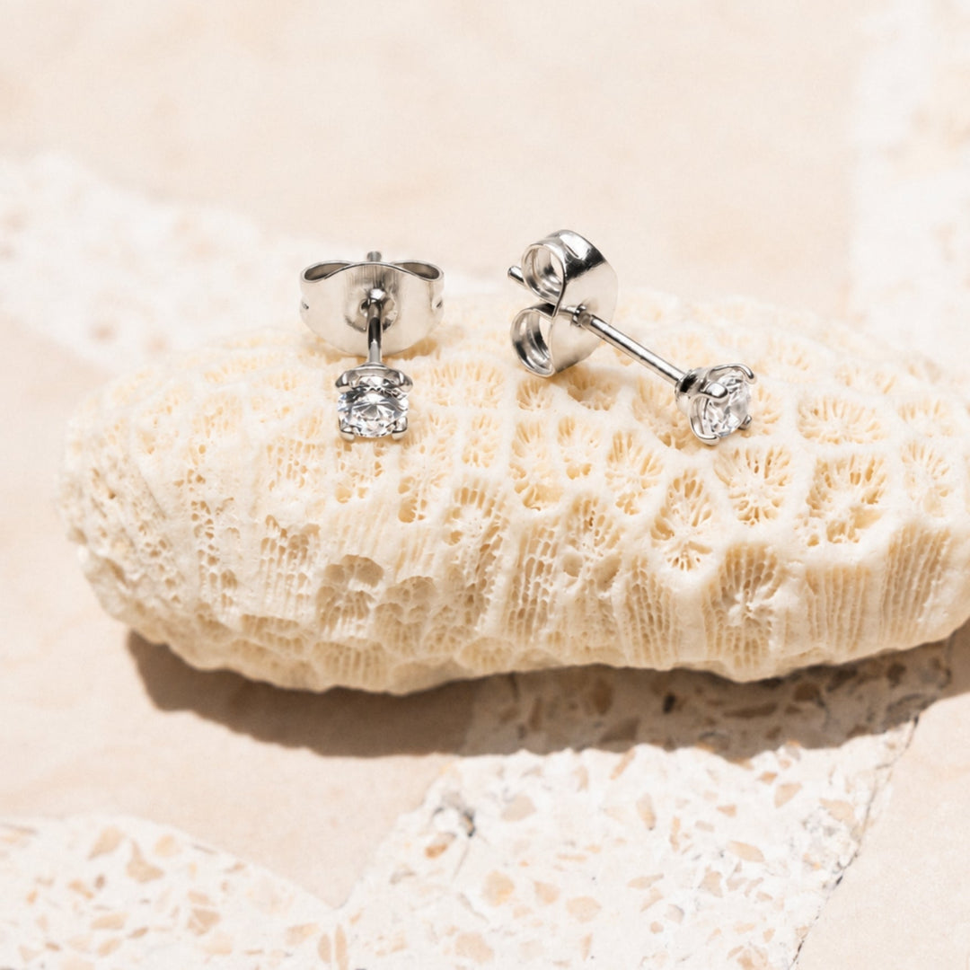 Vielseitige Damen Zirkonia Ohrstecker, ideal für Alltag und Anlässe, in Silber.