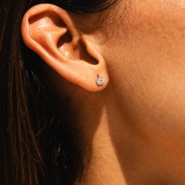 Damen Zirkonia Ohrstecker, goldfarben, Edelstahl, hypoallergener Eleganzschmuck.