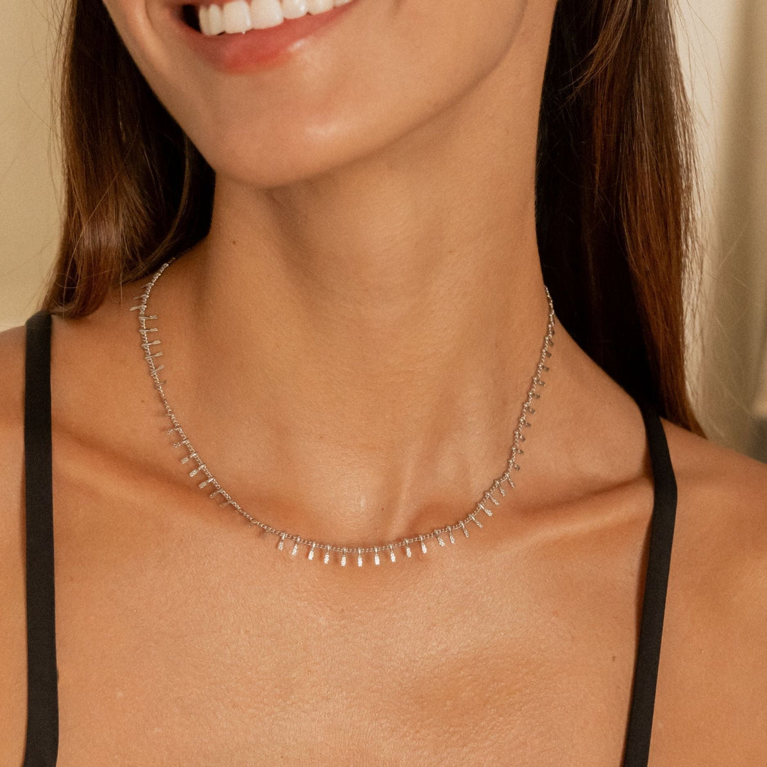 Goldene verstellbare Damenhalskette Choker aus wasserfestem Edelstahl, minimalistisch, hypoallergen für jeden Alltag.