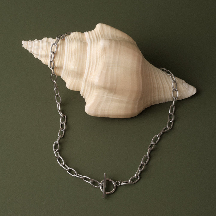 Stylischer Damen Paperclip Choker mit Toggle-Verschluss, minimalistischer Edelstahlschmuck.