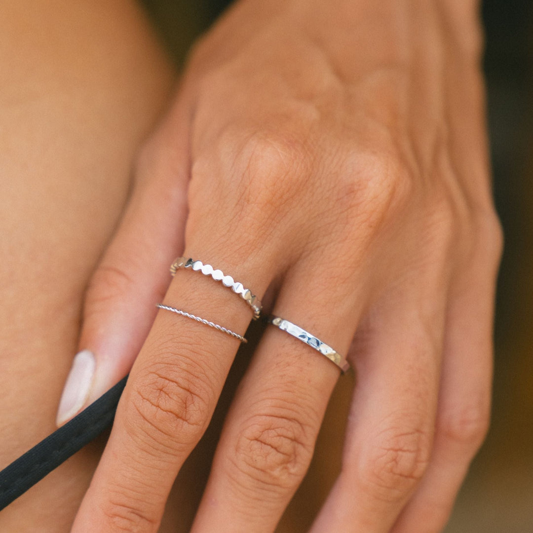 Robustes, wasserfestes Damen Ringset aus Edelstahl in Gold/Silber, Perlen & strukturierte Ringe.