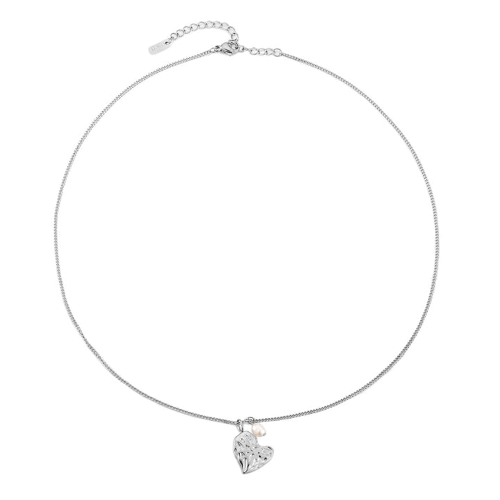 Damen Goldhalskette mit Herz-Anhänger & glänzender Süßwasserperle. Eleganter & langlebiger Schmuck.