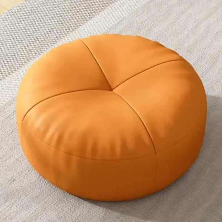 Gemütliches Bodenkissen in neutralem Ton, perfekt als Dekokissen im Wohnzimmer. Tragbar & entspannend.