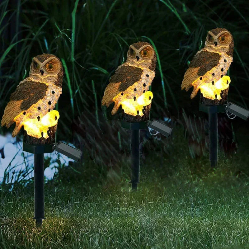 Charmante Eulen-Solarlampe für den Garten, bietet warmes LED-Stimmungslicht für eine gemütliche Atmosphäre.