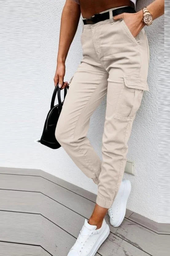 Komfortable Damen Freizeithose Slim Fit Cargo, hohe Taille, vielseitig kombinierbar für Casual Fashion.