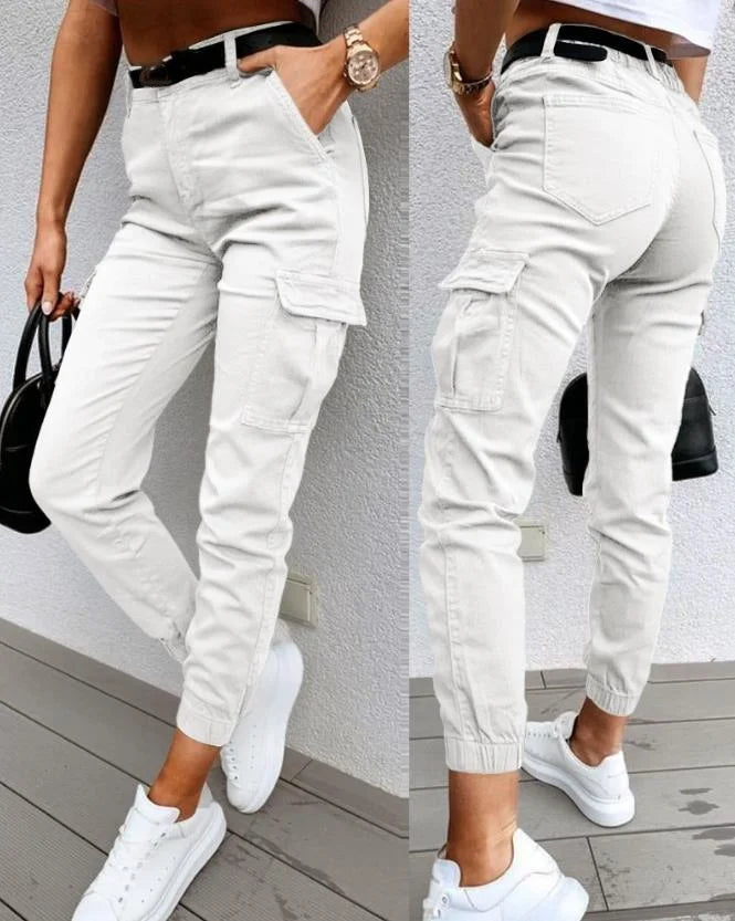 Elegante Damenhose Slim Fit Cargo mit hohem Bund für eine schmeichelhafte Silhouette und Komfort.