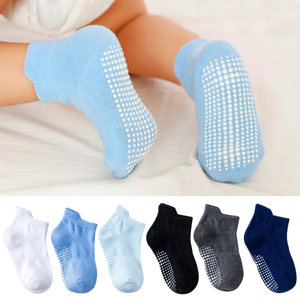Weiche Babysocken Finn (6 Paar) mit Anti-Rutsch-Sohle; ideal für kleine Entdecker & sicheren Halt.