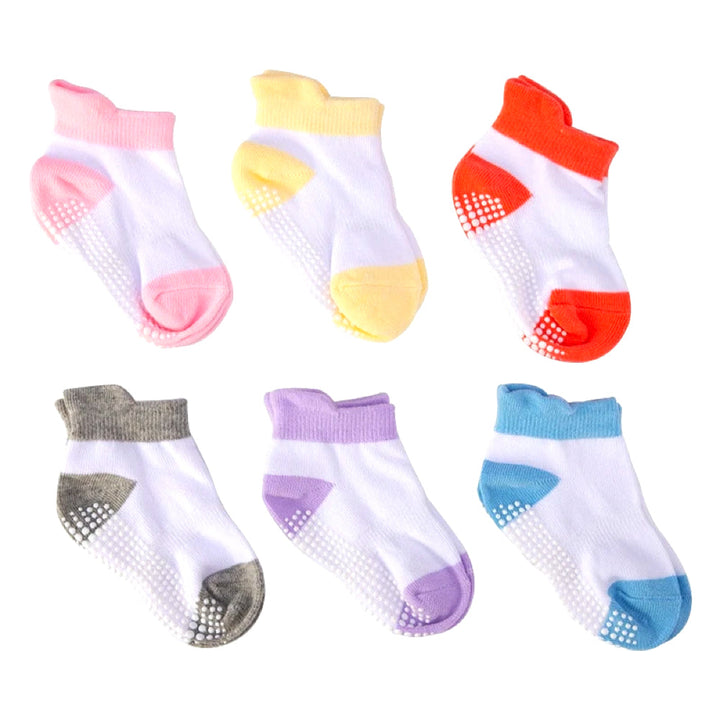 Detailansicht: Rutschfeste Sohle der Babysocken Finn; gewährleistet sicheren Halt für laufende Kinder.
