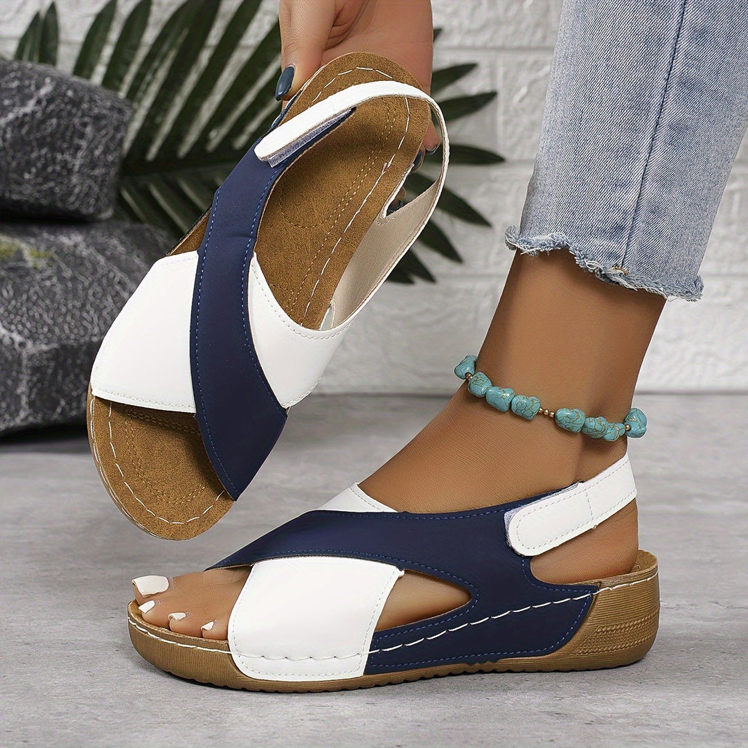 Bequeme Solea Damensandalen, Klettverschluss für individuellen Halt, ideal als Sommerschuh.