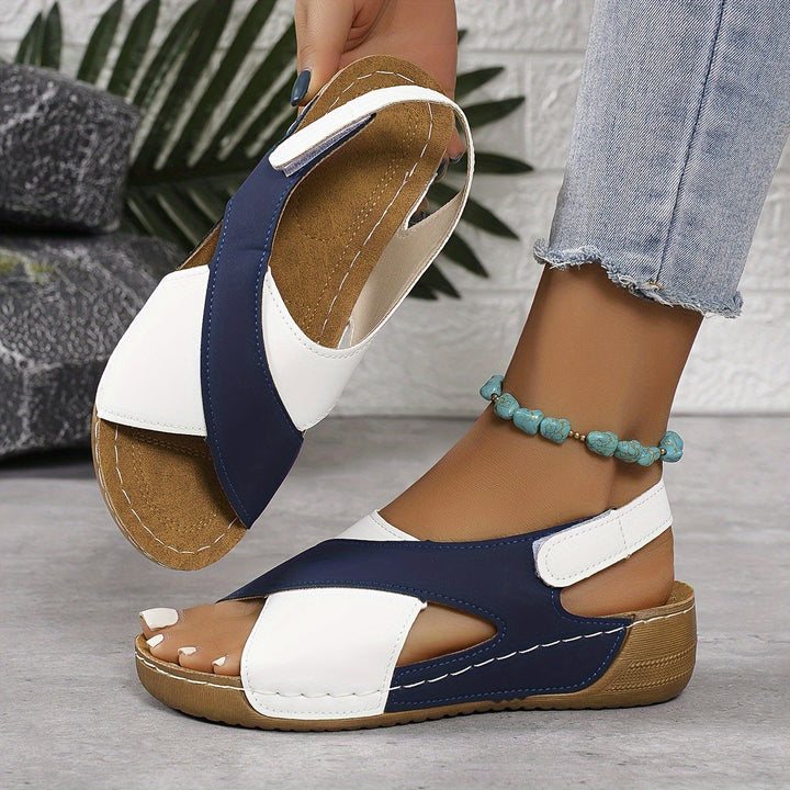 Bequeme Solea Damensandalen, Klettverschluss für individuellen Halt, ideal als Sommerschuh.