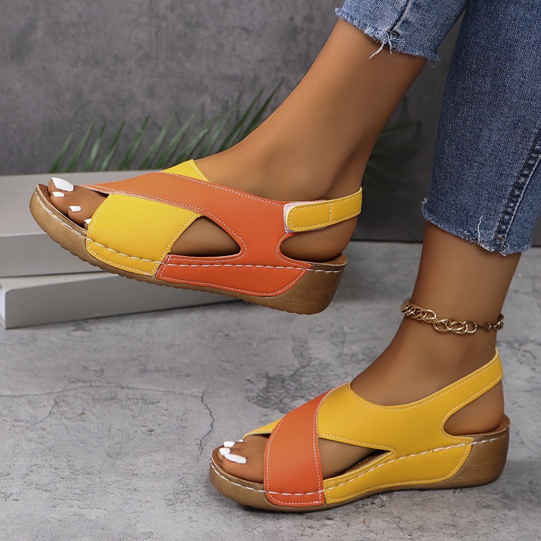Frau genießt Komfort in Solea Damensandalen, perfekt für Spaziergänge & Freizeit.