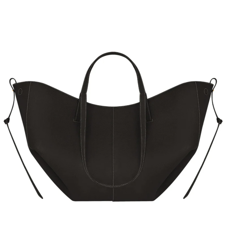 Seitenansicht der stilvollen Damentasche. Zeigt schlankes Design & hochwertige Verarbeitung. Frauen-Handtasche.