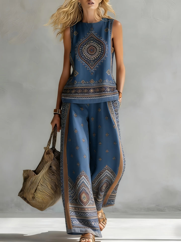 Strandtaugliches Damen Bohemian Set: Fließendes Top und lockere Hose mit Muster für den Urlaub.