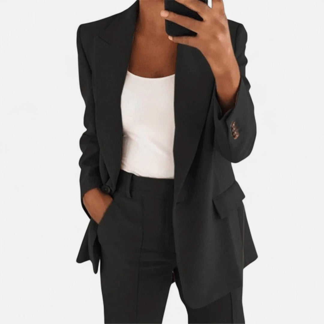 Moderne Damen-Hose des Blazer-Sets. Klassisch elegant, bequem für Business-Outfit und vielseitigen Freizeit-Look.