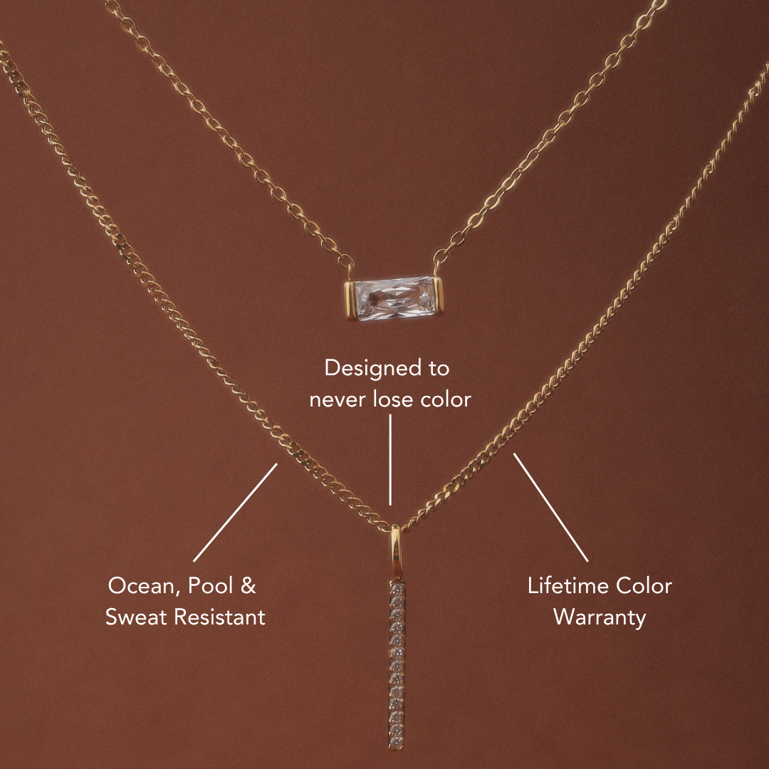 Minimalistische Damen Gold Bar Halskette mit Zirkonia, gefertigt aus wasserfestem Edelstahl.