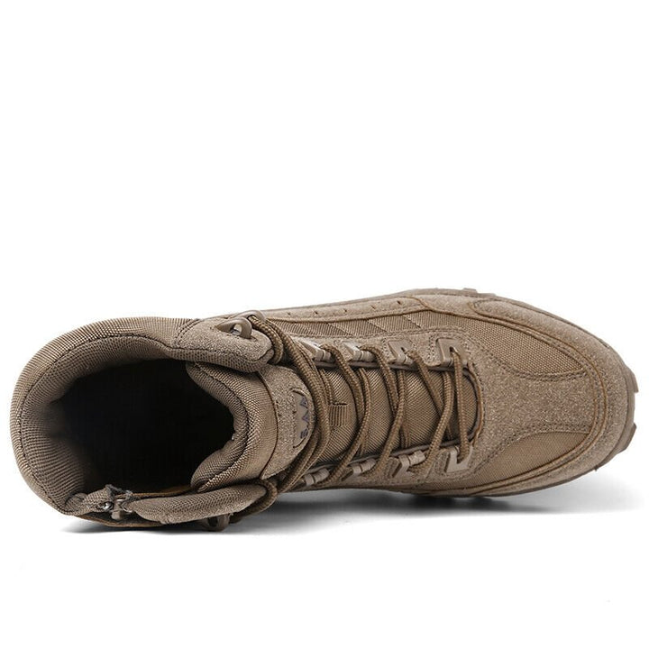 Wasserdichte Herren-Wanderschuhe in Grün, robust & bereit für jedes Outdoor-Abenteuer.