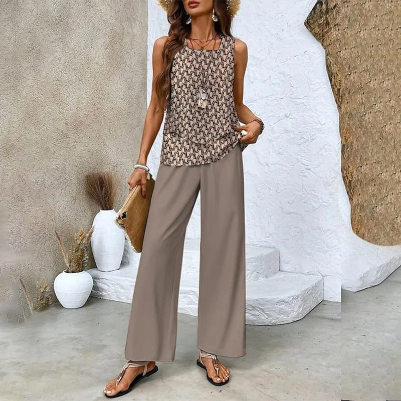 Damen Zweiteiler mit floralem Blattmuster, ideal als Sommer-Chic für Urlaub & Freizeit.