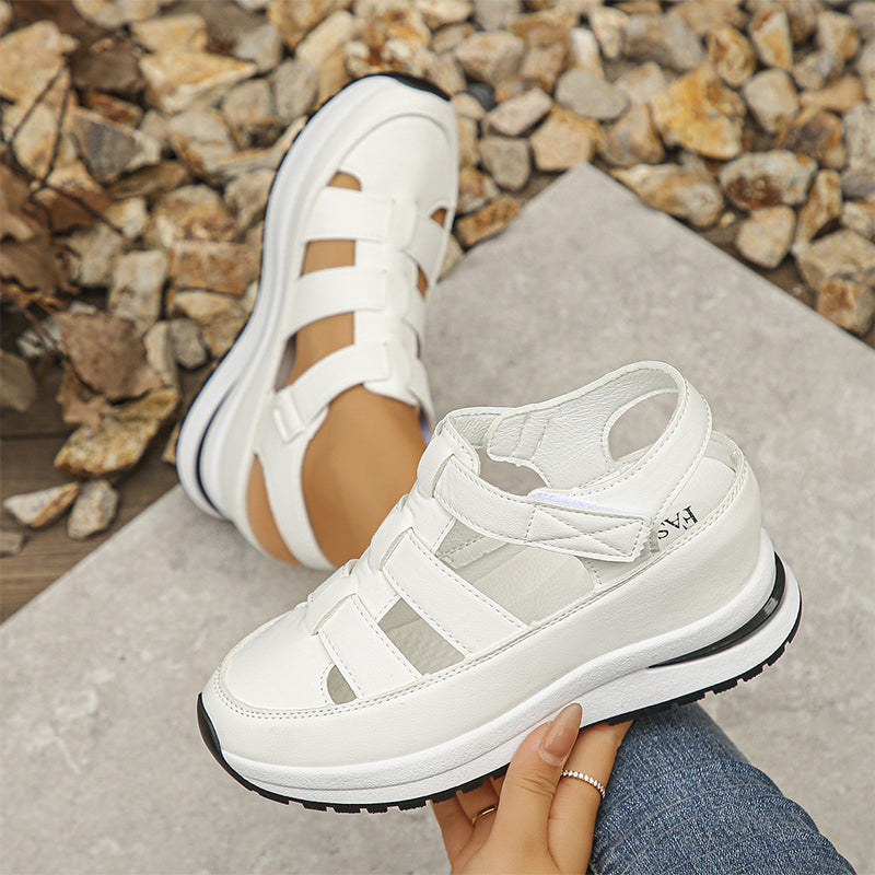 Stilvolle schwarze Damen Komfortschuhe: geschlossene Sneaker Sandalen, orthopädisch, verstellbar, ideal für Freizeit.