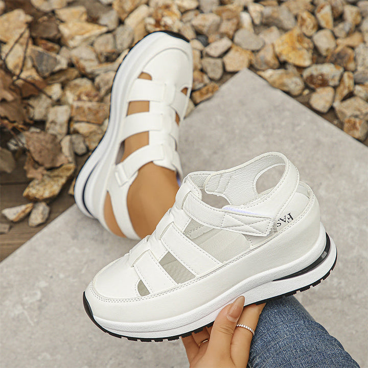 Stilvolle schwarze Damen Komfortschuhe: geschlossene Sneaker Sandalen, orthopädisch, verstellbar, ideal für Freizeit.