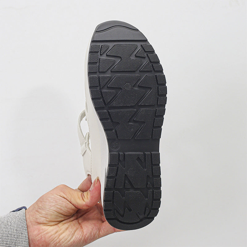Schwarze Damen Komfort Sandalen im Sneaker-Stil, geschlossen. Orthopädisch, für gesunde Füße und stilvolle Freizeit.