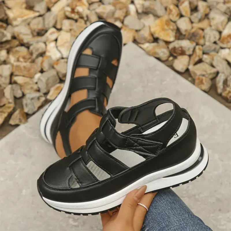 Orthopädische Sommerschuhe für Damen: bequeme geschlossene Sneaker Sandalen, weiß, perfekt für Freizeit & Alltag.