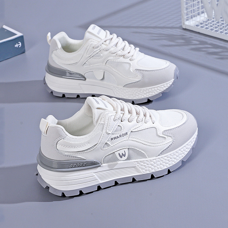 Stylische Damen Sneaker, atmungsaktiv und leicht, perfekt für Alltag und Freizeit. Bequem mit rutschfester Sohle.