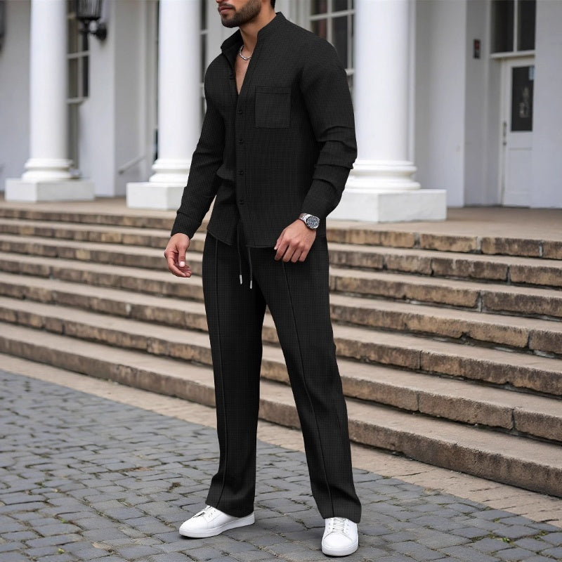 Komfortabler Herren Zweiteiler: Langarmhemd & Freizeithose in stilvoller Casual Mode.