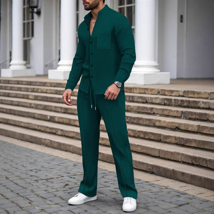 Herren Langarm Hemd & Hose als Freizeit Zweiteiler. Komfortable Casual Mode für entspannte Stunden.