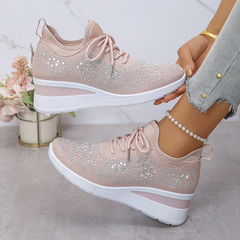 Damen Komfort Sneaker mit Strass Design, orthopädische Keilsohle für besten Halt.