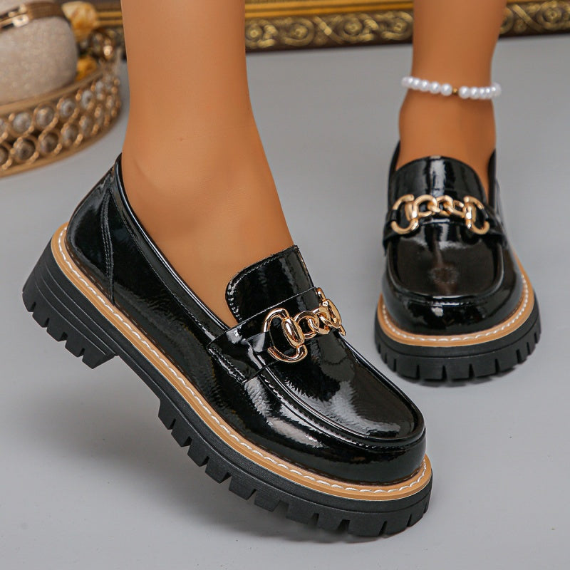 Stilvolle Damen Vintage Loafer. Flache, bequeme Slip-on Schuhe mit weicher Sohle für Eleganz und Komfort.