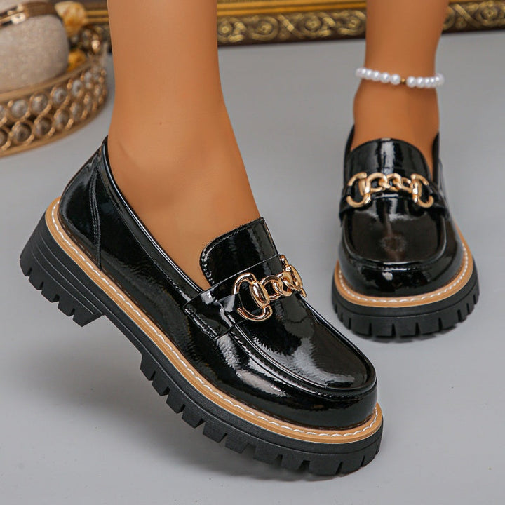 Stilvolle Damen Vintage Loafer. Flache, bequeme Slip-on Schuhe mit weicher Sohle für Eleganz und Komfort.