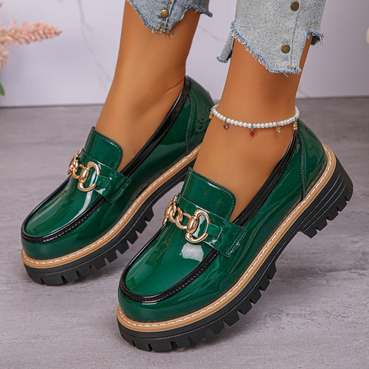 Klassische Damen Loafer im Vintage-Stil. Bequeme Slip-ons mit weicher Sohle, perfekt für Büro & Freizeit.