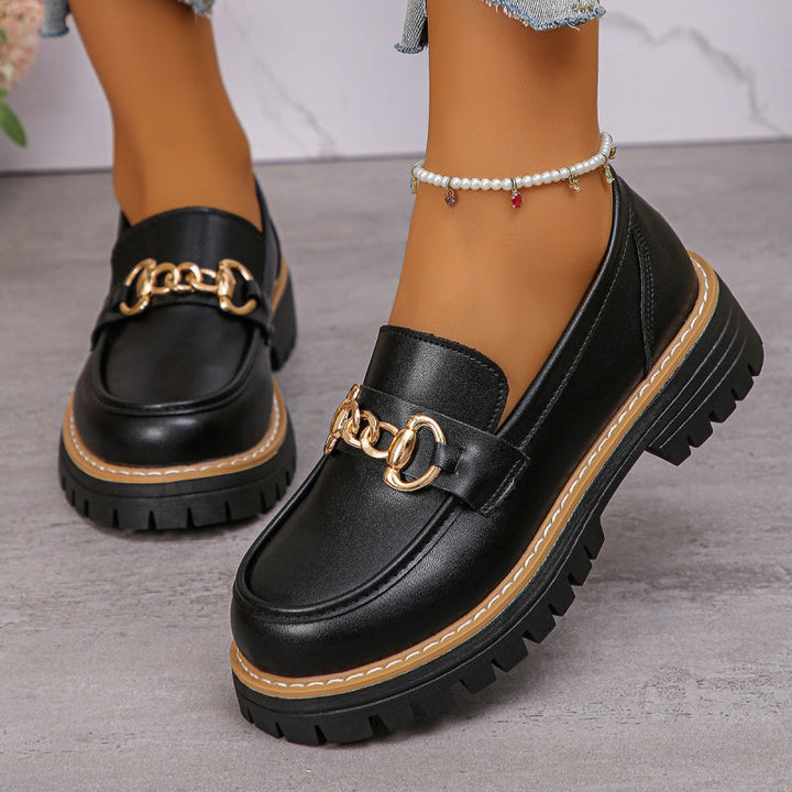 Zeitlose Damen Vintage Loafer mit weicher Sohle. Flache, komfortable Alltagsschuhe für stilbewusste Frauen.